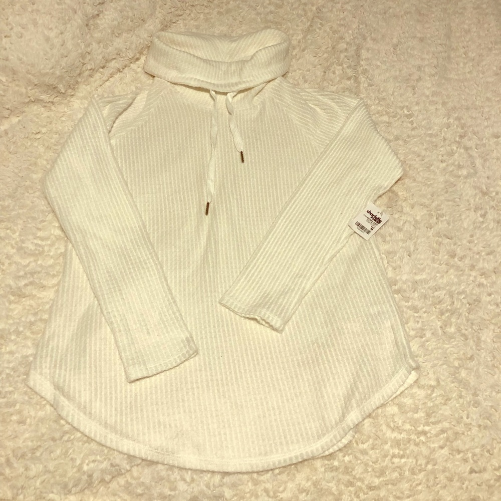 White waffle log sleeve shirt